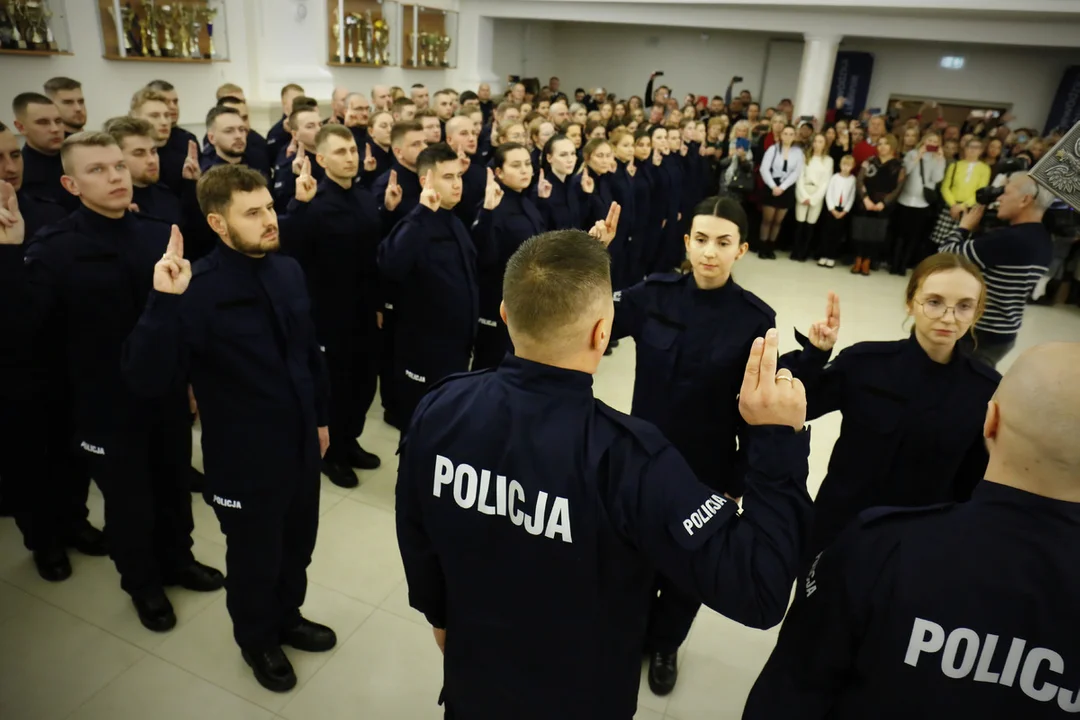 "Ślubuję pilnie przestrzegać prawa". Nowi policjanci w lubelskim garnizonie [WIDEO]