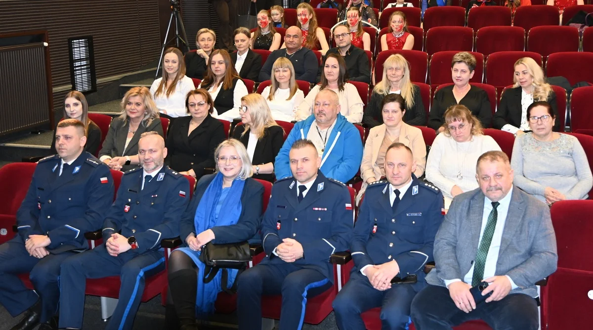 Święto Służby Cywilnej w opolskiej komendzie. Podziękowania dla pracowników bez munduru (foto) - Zdjęcie główne