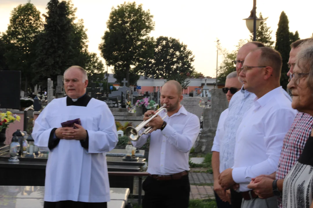 Nagrobek byłego burmistrza Łukowa Andrzeja Śledzia oficjalnie odsłonięty