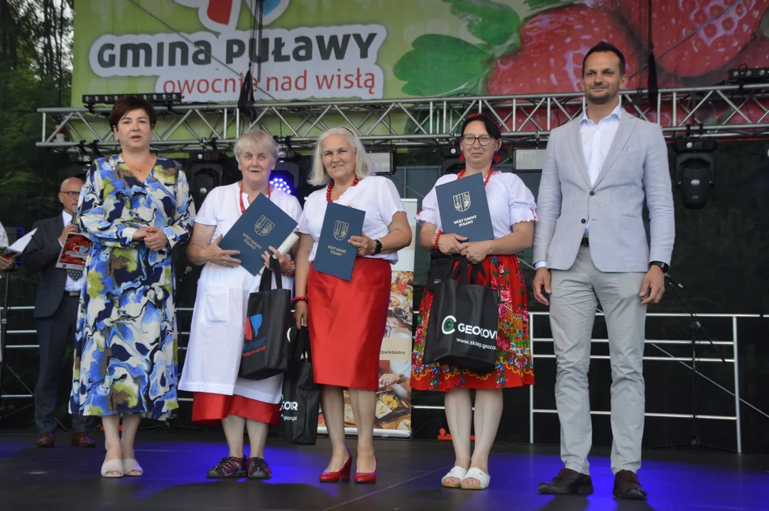 "Truskawkobranie" już za nami. Nawet kapryśna pogoda nie przeszkodziła w zabawie (galeria) - Zdjęcie główne