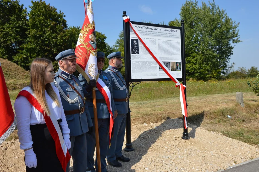 Uroczystość odsłonięcia ronda im. generała Tadeusza Rozwadowskiego w Chodlu