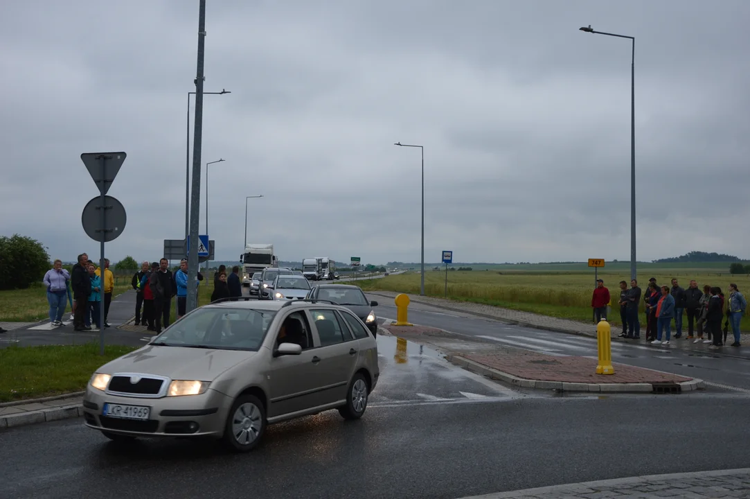 Protest producentów malin w Opolu Lubelskim. Dzień drugi