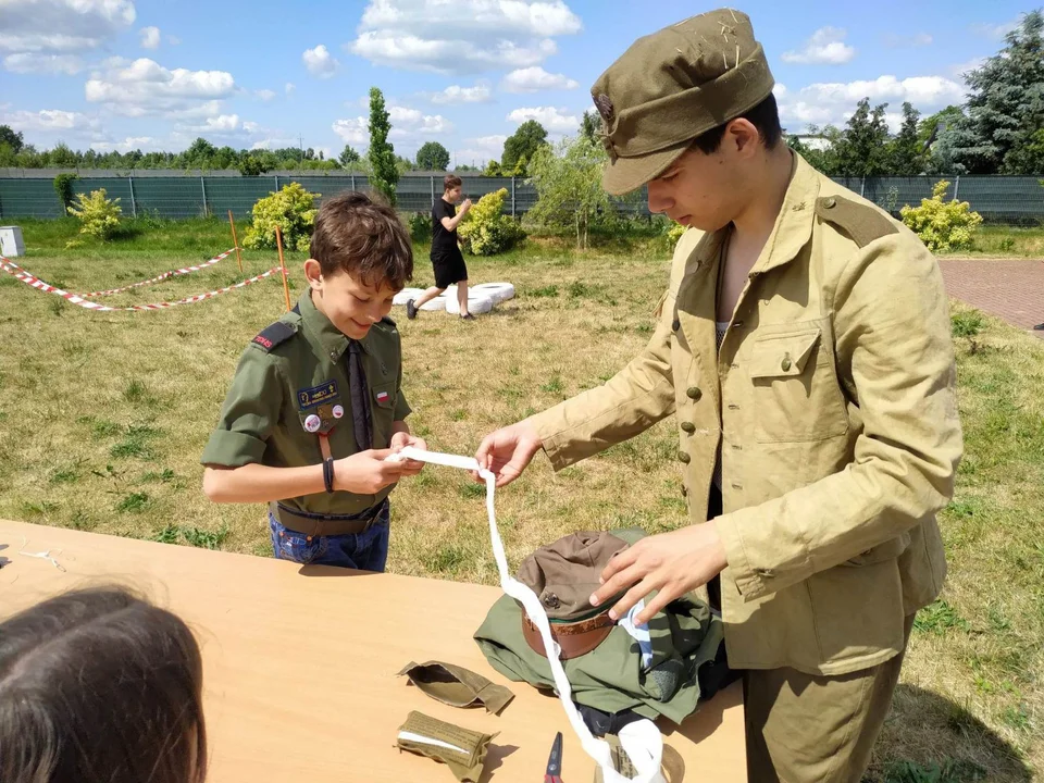 Młodzi pasjonaci zaprosili kolegów na piknik historyczny