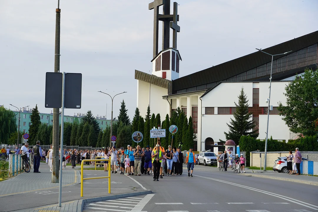 Pielgrzymi z Radzynia Podlaskiego rozpoczęli wędrówkę do Jasnogórskiej Pani.
