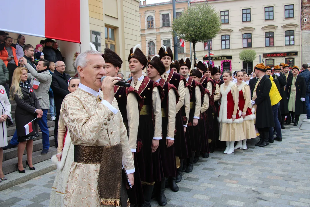 Obchody 3 maja w Lublinie. Mieszkańcy zatańczyli wspólnie Poloneza