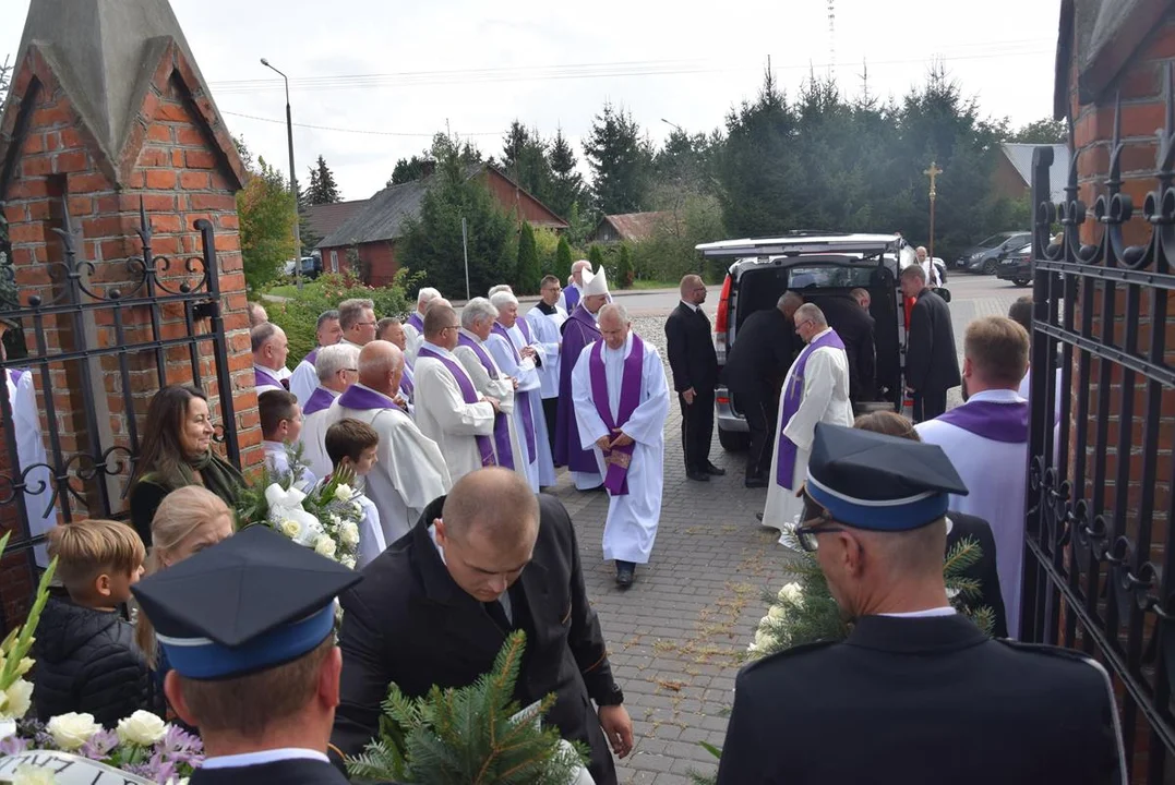 Uroczystości pogrzebowe śp. ks. kanonika Henryka Prządki