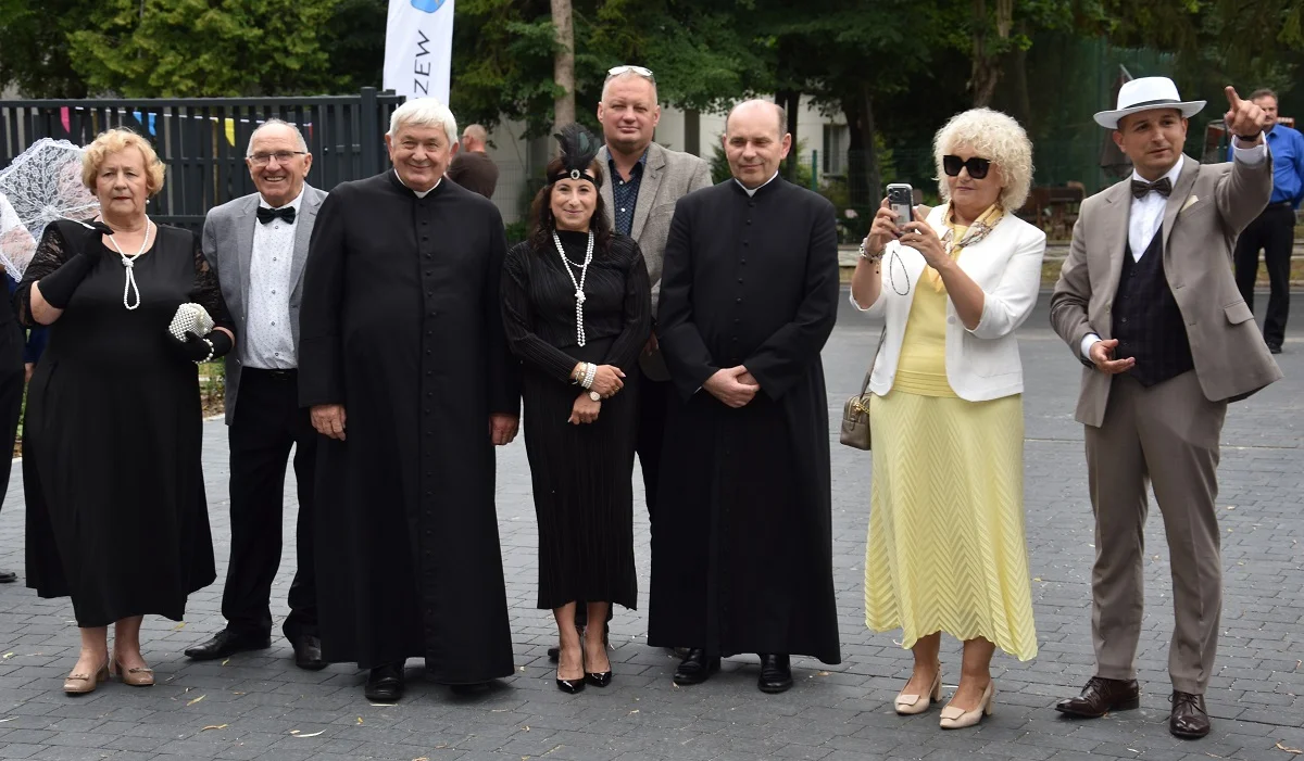 Izdebno: Stworzyli niezwykły klimat lat 20. i 30. XX wieku. Zdjęcia - Zdjęcie główne