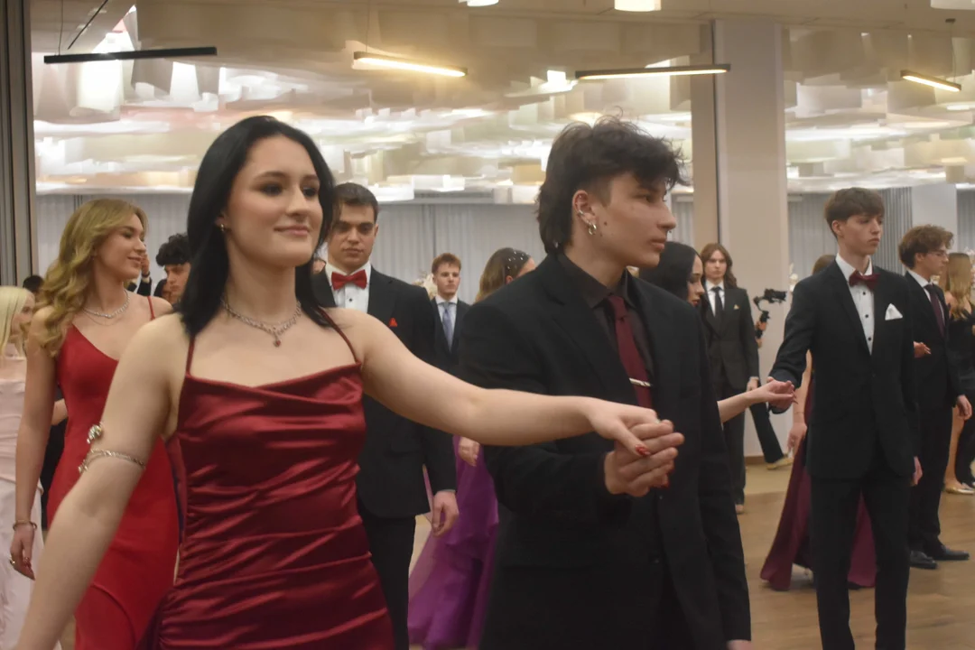 Studniówka II LO w Lublinie. Tak bawią się maturzyści popularnego "Zamoya" [DUŻO ZDJĘĆ] - Zdjęcie główne