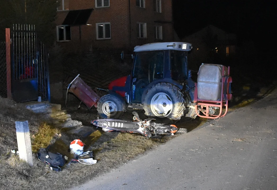 Lubelskie: Ciągnik zderzył się z motocyklem. Nastolatek w szpitalu - Zdjęcie główne