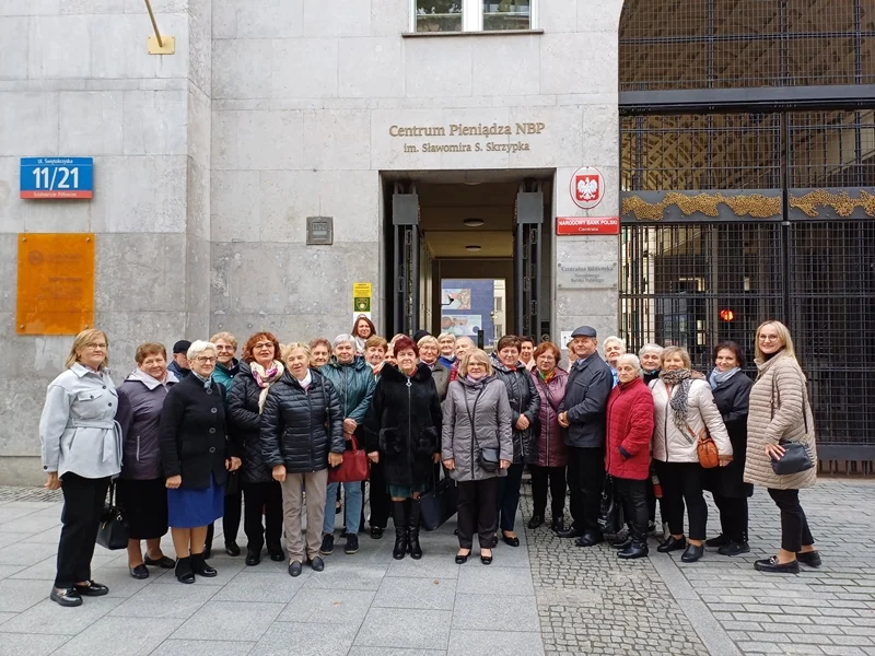 Podobno pieniądze szczęścia nie dają, dopiero zakupy. Seniorzy z gminy Ulan - Majorat  w Centrum Pieniądza NBP - Zdjęcie główne