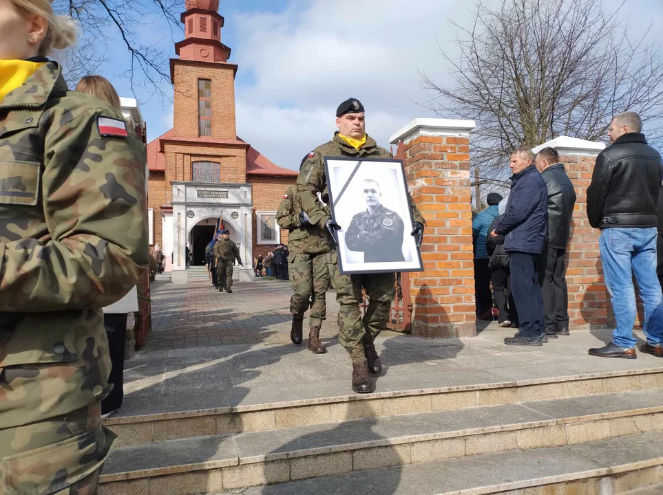 Wypadek na poligonie: Pogrzeb młodszego z żołnierzy. Pochodził z powiatu parczewskiego [ZDJĘCIA]