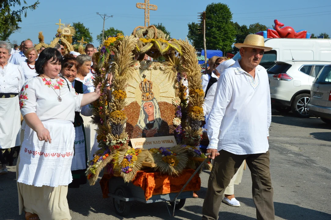 W niedzielę w Józefowie nad Wisłą odbyły się Dożynki Gminne