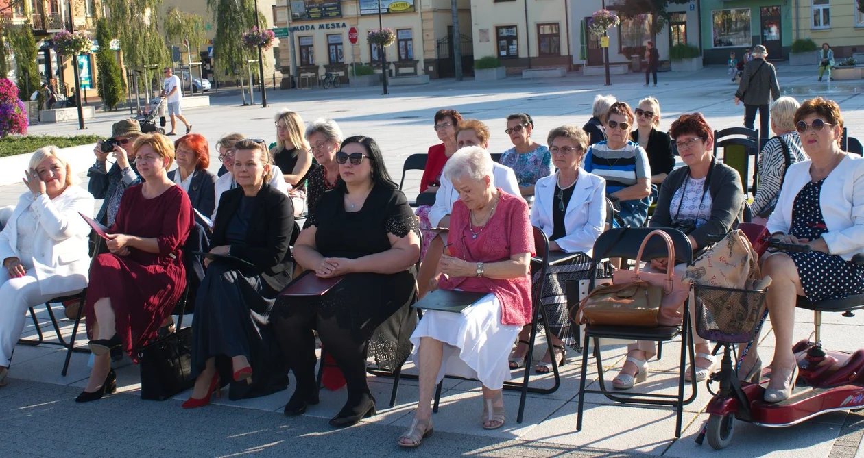 Mieszkańcy Parczewa wzięli udział w ogólnopolskiej akcji (ZDJĘCIA) - Zdjęcie główne