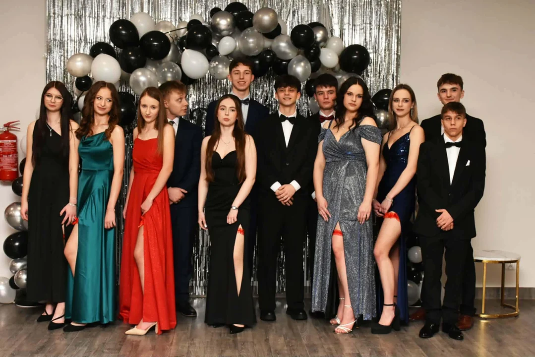 Historyczna studniówka w naszym regionie.  Wyjątkowy bal po latach przerwy (foto) - Zdjęcie główne