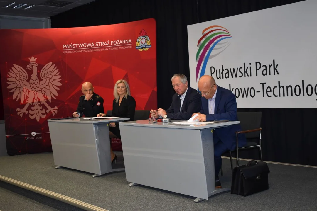 Podpisanie umowy na budowę nowej komendy straży pożarnej w Puławach