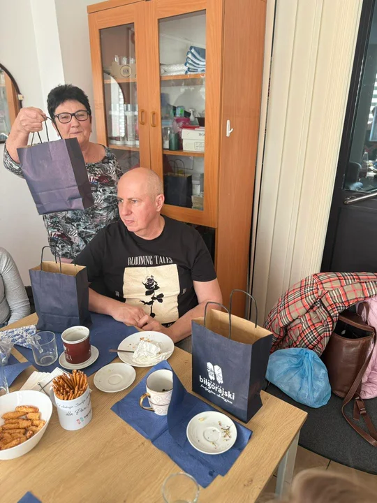 Międzypokoleniowe lepienie pierogów