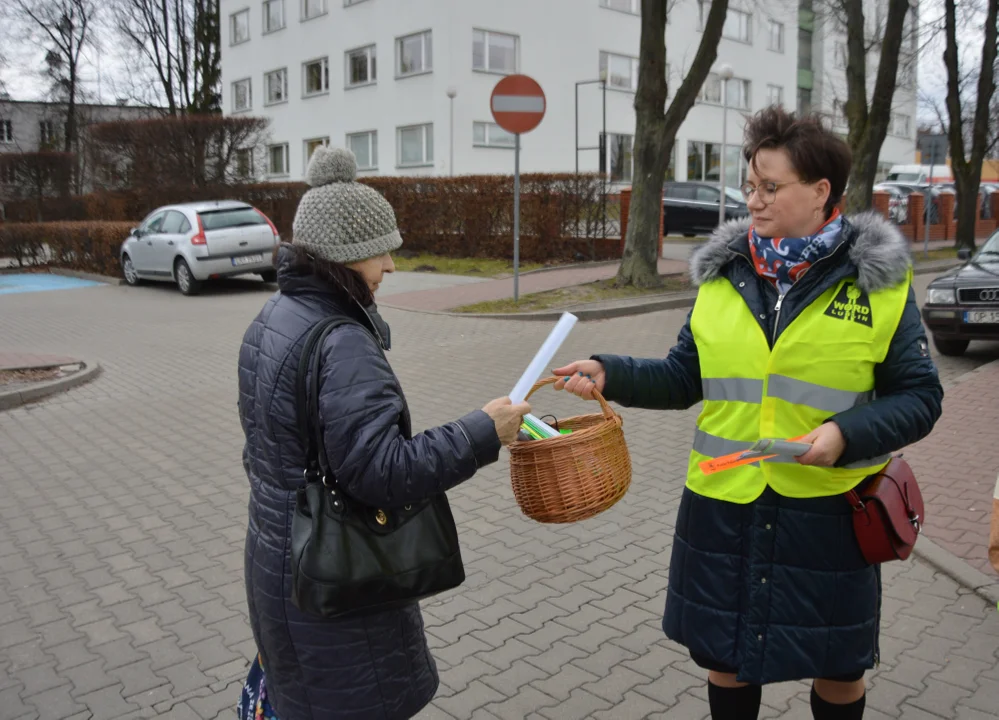 Akcja rozdawania odblasków w Puławach