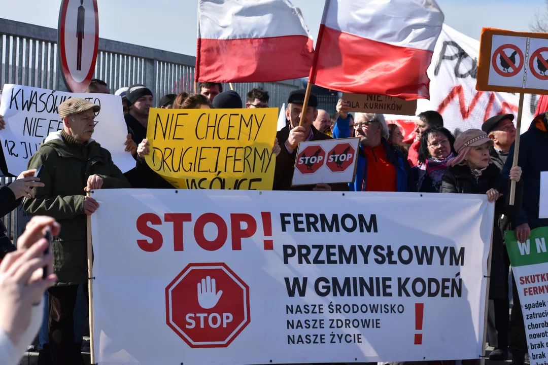 W Międzyrzecu Podlaskim odbył się protest przeciw budowie ferm drobiu - Zdjęcie główne