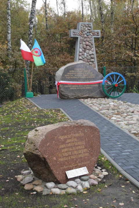 pomnik romów