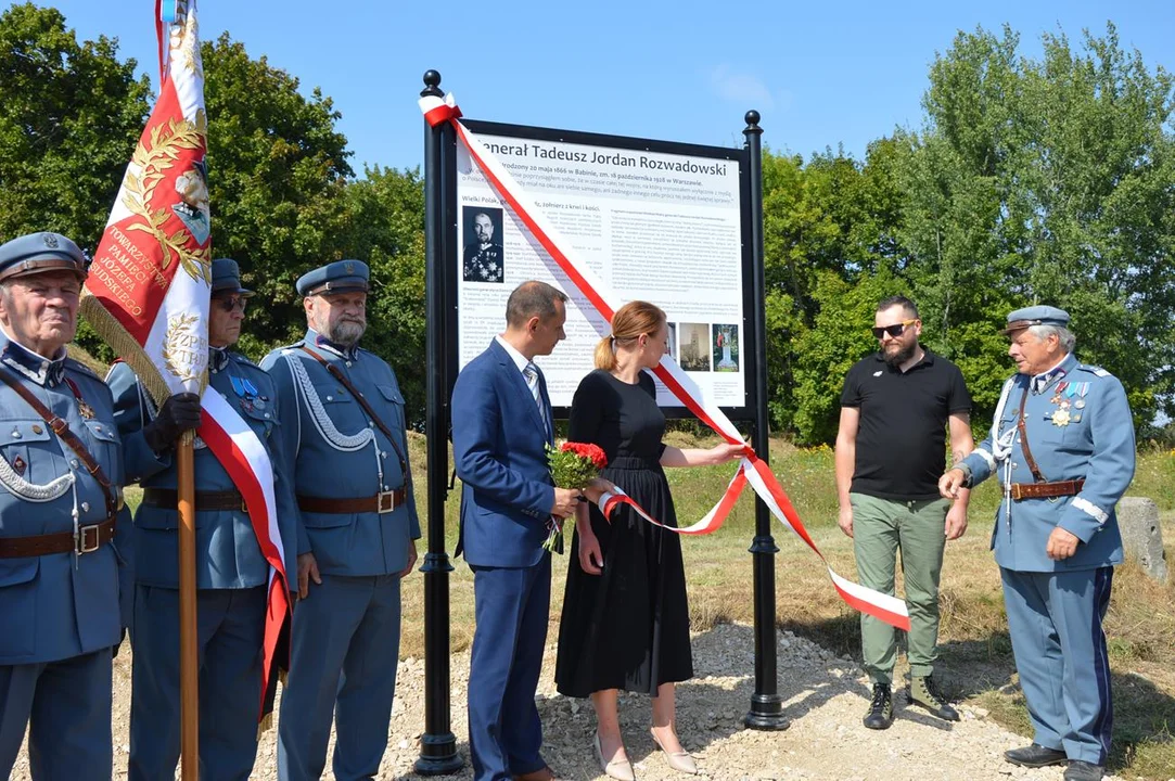 Uroczystość odsłonięcia ronda im. generała Tadeusza Rozwadowskiego w Chodlu