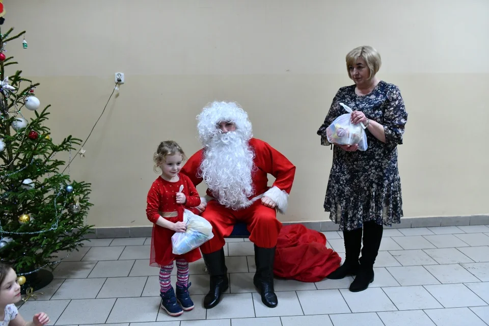 Zabawa choinkowa w Jeziorach (zdjęcia).