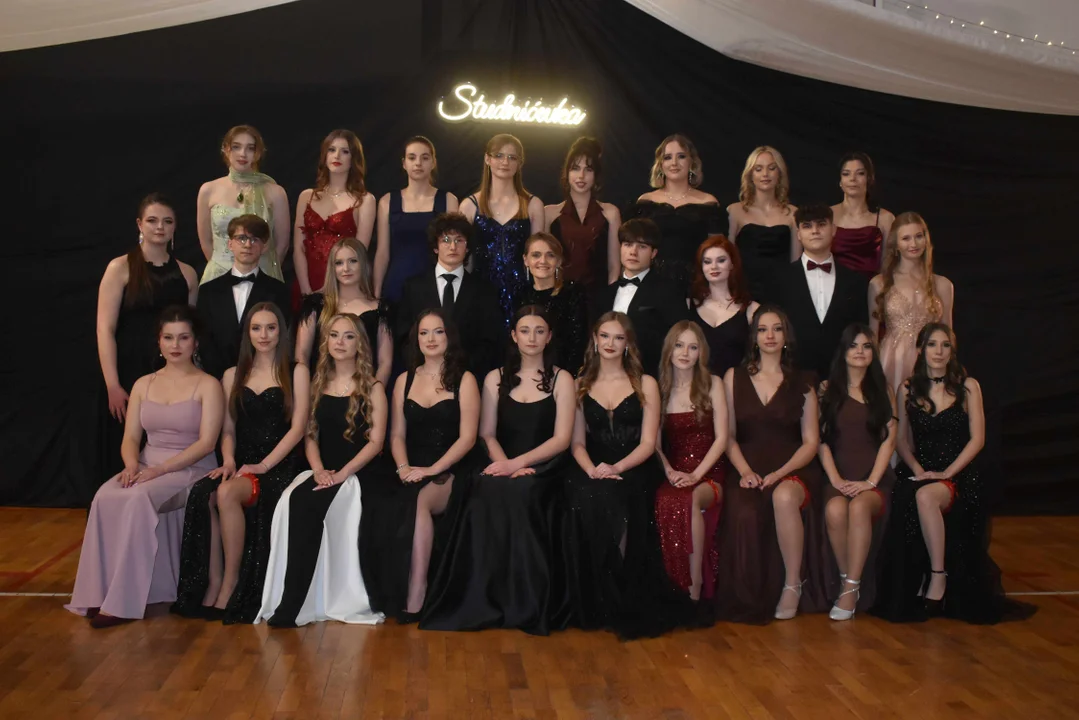 Studniówka 2026 w II LO im. KEN w Puławach - część oficjalna