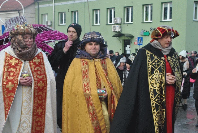 Opole Lubelskie: Barwny, radosny Orszak przeszedł ulicami miasta (ZDJĘCIA) - Zdjęcie główne