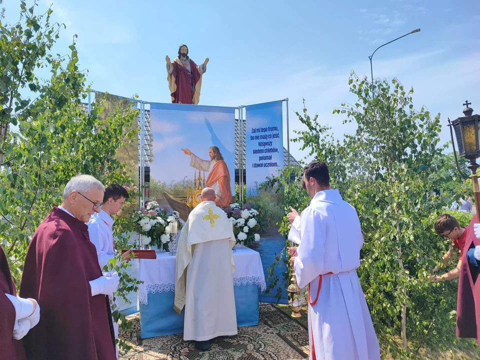 Procesja Bożego Ciała w parafii Podwyższenia Krzyża Świętego w Łukowie