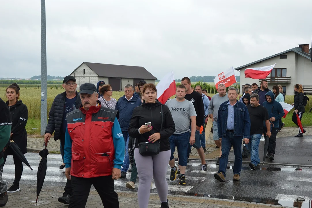 Protest producentów malin w Opolu Lubelskim. Dzień drugi