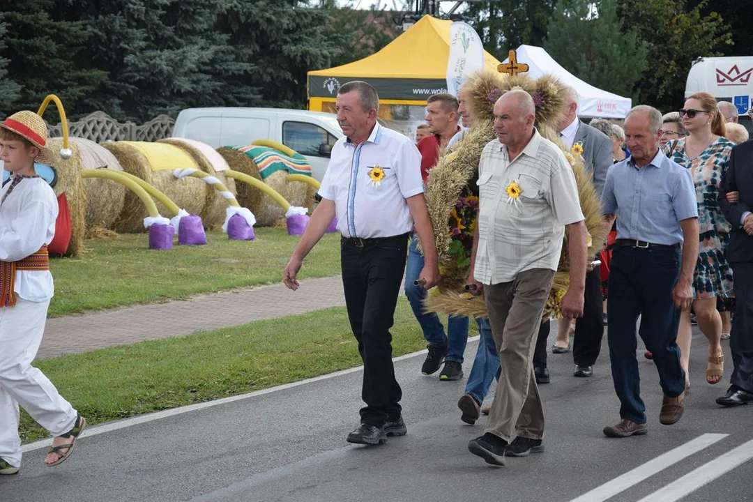 Dożynki Powiatowe w Drelowie 2023. Korowód i prezentacja wieńców