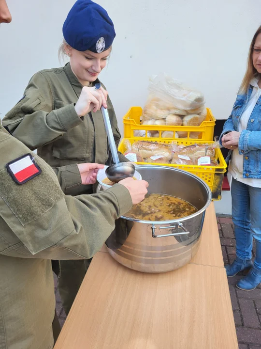 Dzień otwarty w Zespole Szkół w Radoryżu Smolanym (ZDJĘCIA) Goście mogli poćwiczyć strzelanie i musztrę