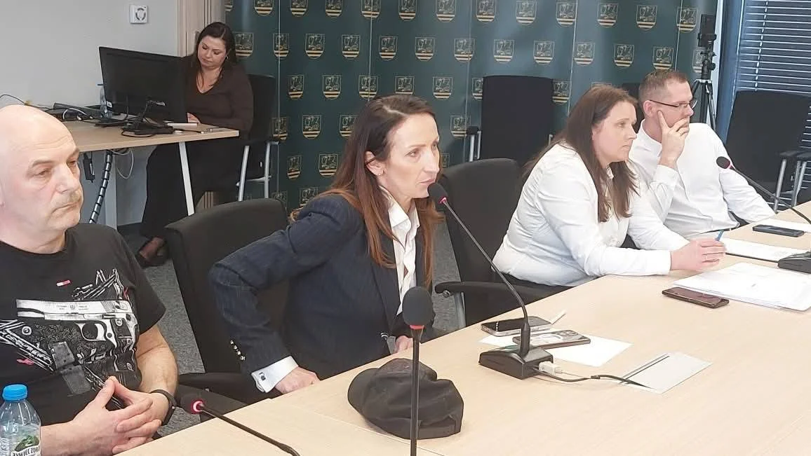 Kowalczyk, Koc i Mulawa mieli pomóc rozwiązać spór o miliony dla szpitala. Co z tego wyszło?