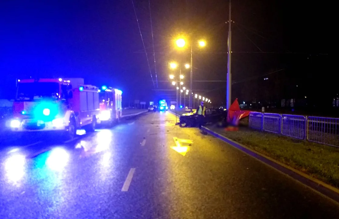 Lublin: Samochód uderzył w latarnię. Zginęły trzy młode osoby