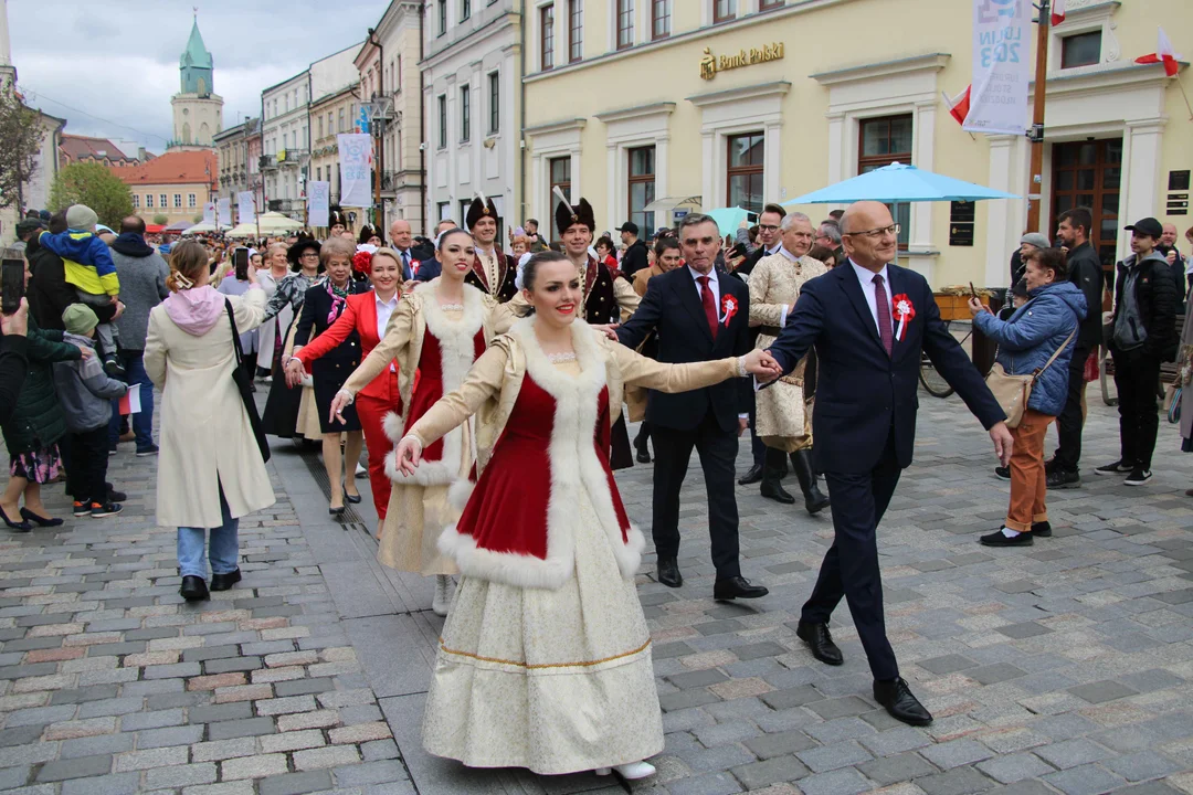 Obchody 3 maja w Lublinie. Mieszkańcy zatańczyli wspólnie Poloneza