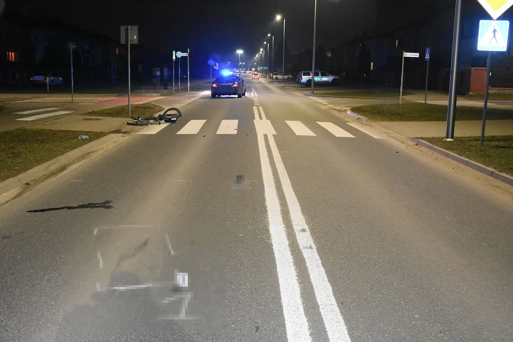 Biała Podlaska: Rowerzysta chciał skręcić, potrącił go samochód