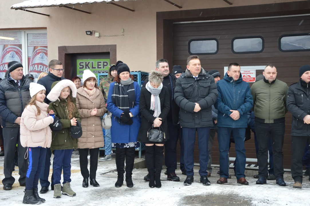 Uroczystość przekazania samochodu strazackiego dla OSP w Chruślinie