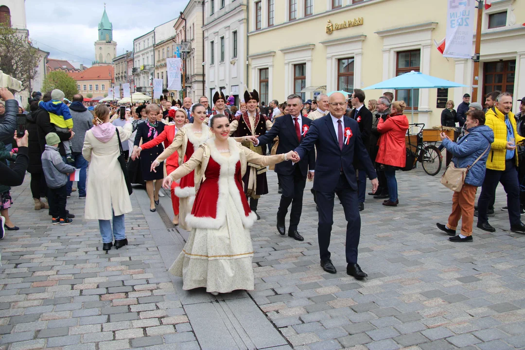 Obchody 3 maja w Lublinie. Mieszkańcy zatańczyli wspólnie Poloneza