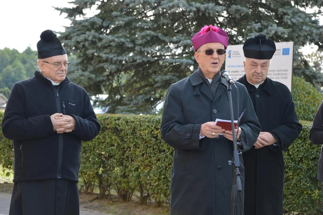 Uroczystość odłonięcta tabicy pamiątkowej poświęconej chodelskim Żydom zamrodowanym podczas akcji „Reinhardt”