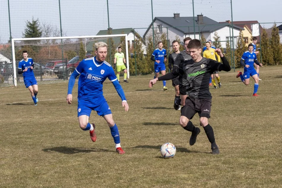 ŁKS Łazy - Lutnia Piszczac 0:2. Mamy zdjęcia ze spotkania - Zdjęcie główne