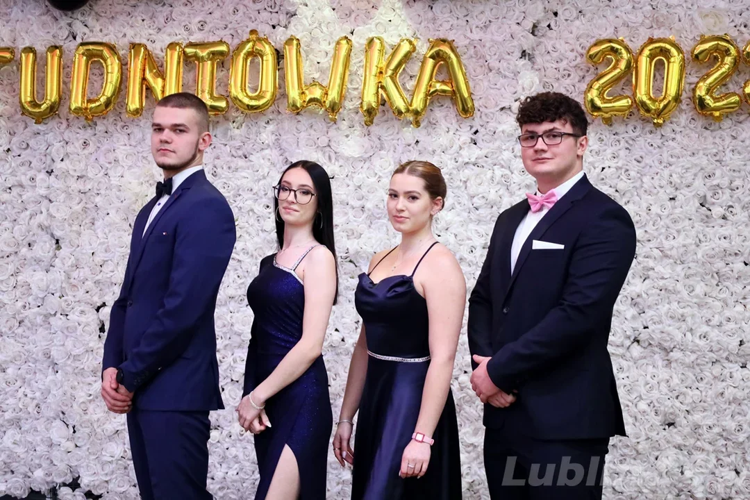 Najpiękniejsze kreacje z lubelskich studniówek. Sprawdźcie, co królowało na balach (cz.2)