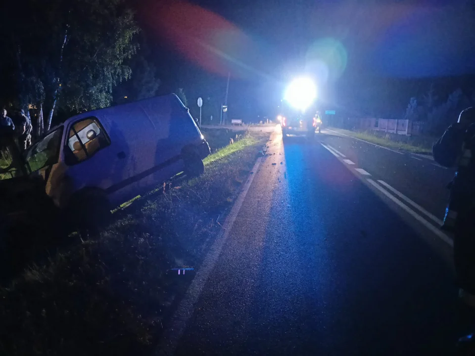 Groźny wypadek w Serokomli. Samochód uderzył w ciągnik