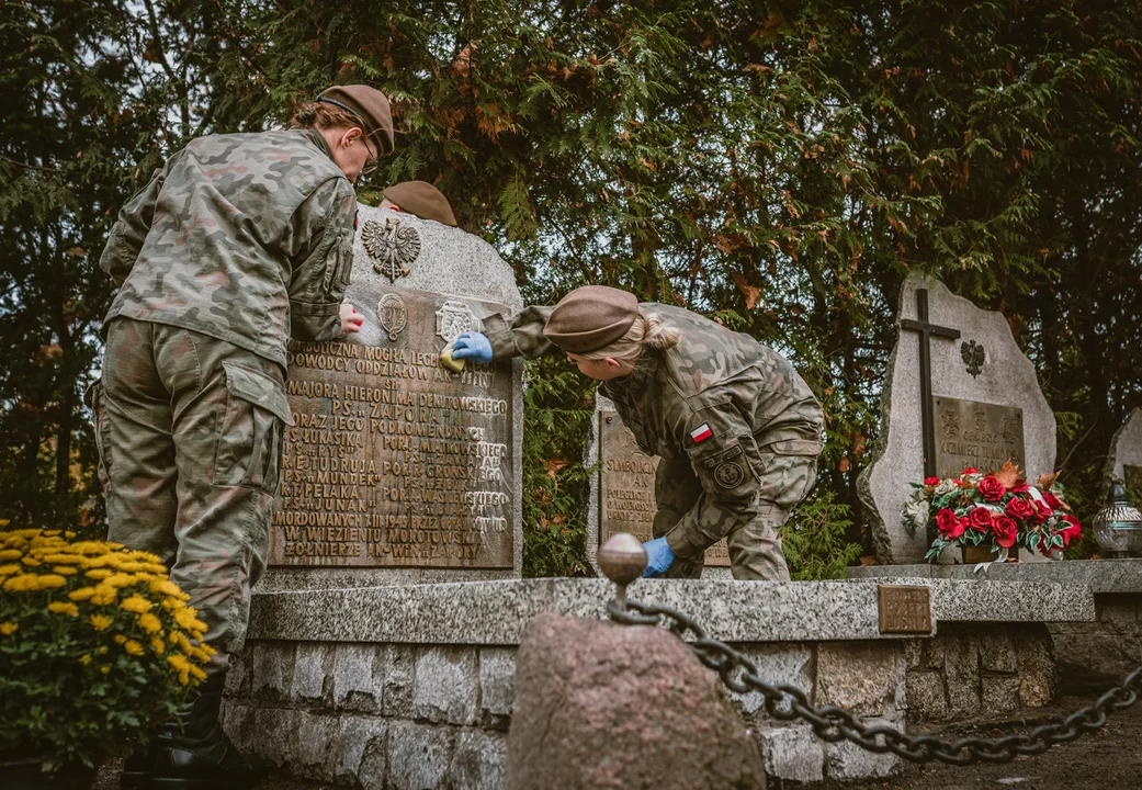 Lubelscy terytorialsi pamiętają o poległych żołnierzach. Akcja "Żołnierska Pamięć"