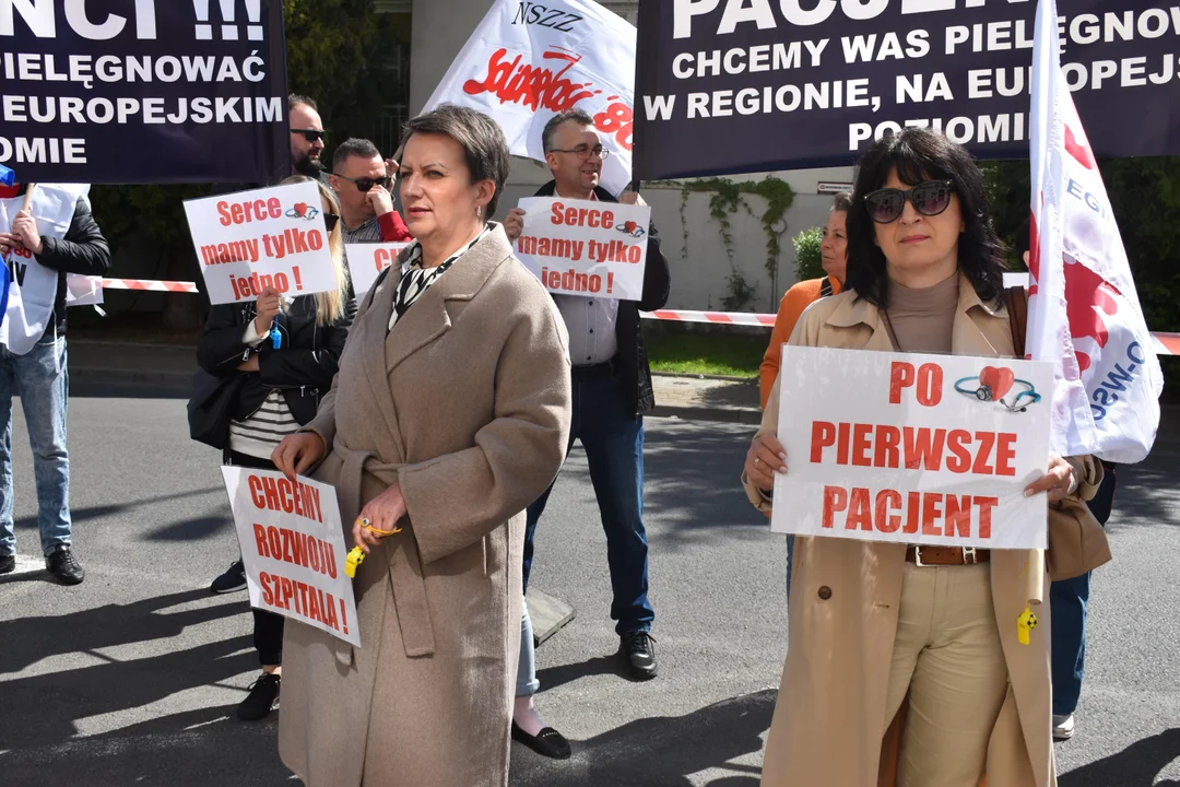 Manifestacja pracowników największego szpitala na Lubelszczyźnie