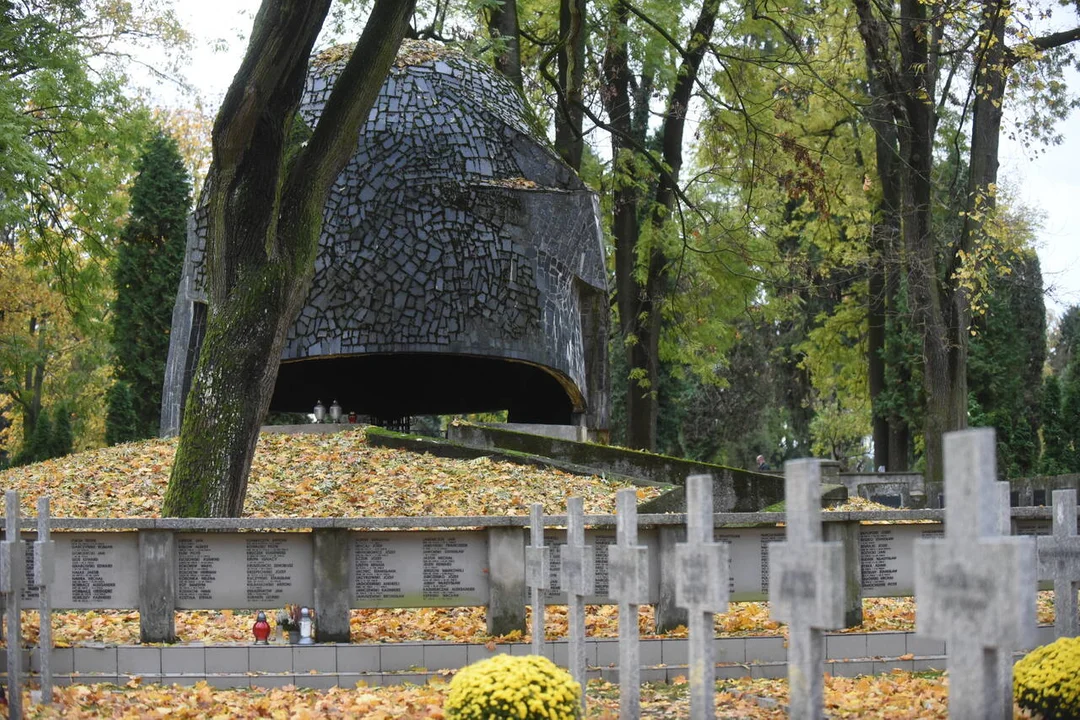 Groby nieznanych żołnierzy, cmentarz wojskowy