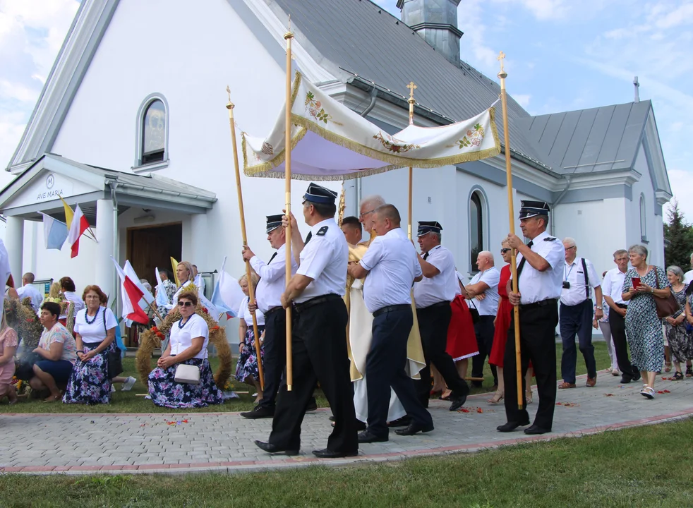 Odpust w Ostrówku. Uroczystości ku czci Matki Boskiej Częstochowskiej (zdjęcia) - Zdjęcie główne