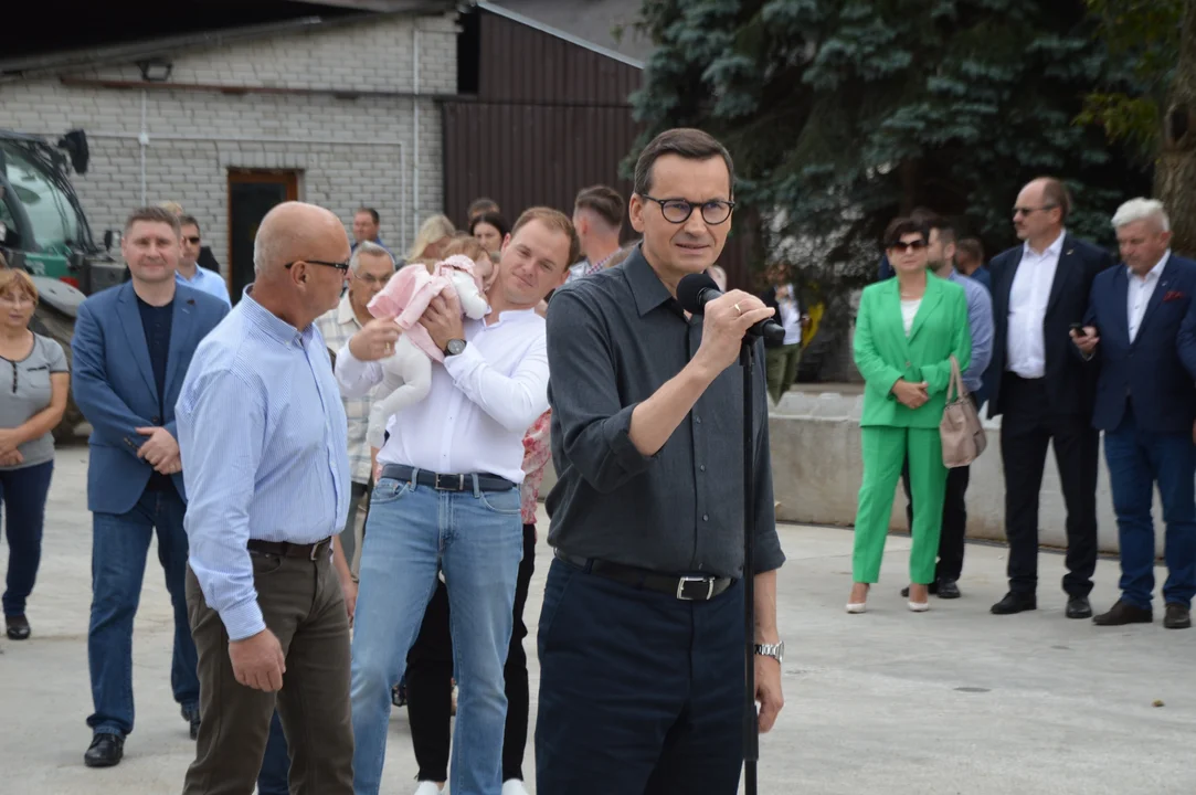 Wizyta premiera Mateusza Morawieckiego w Dębie w gm. Kurów