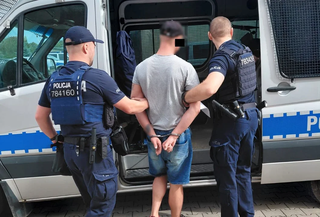 Policja zatrzymała 112 poszukiwanych. Wśród nich było 9 osób z listów gończych. 43-latka udawała zawał