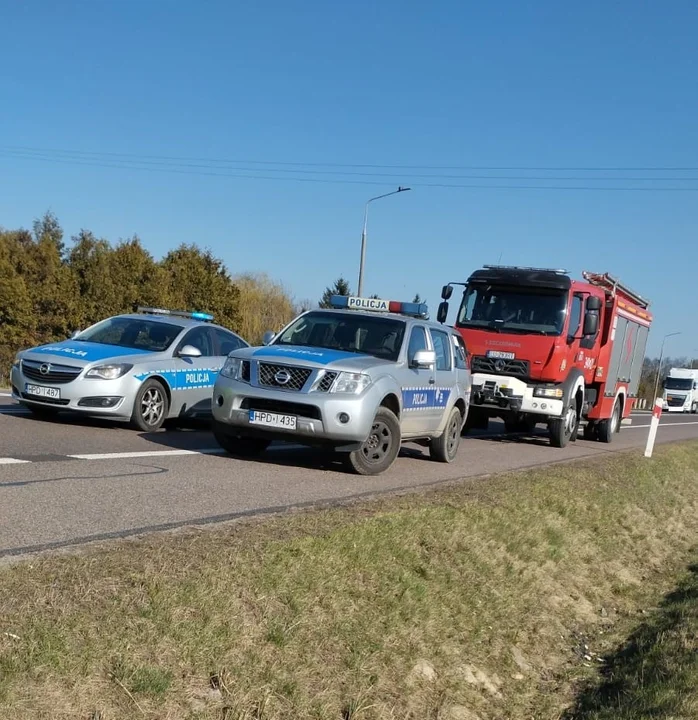 Powiat bialski: Śmiertelny wypadek krajowej dwójce. Mężczyzna wtargnął pod osobówkę