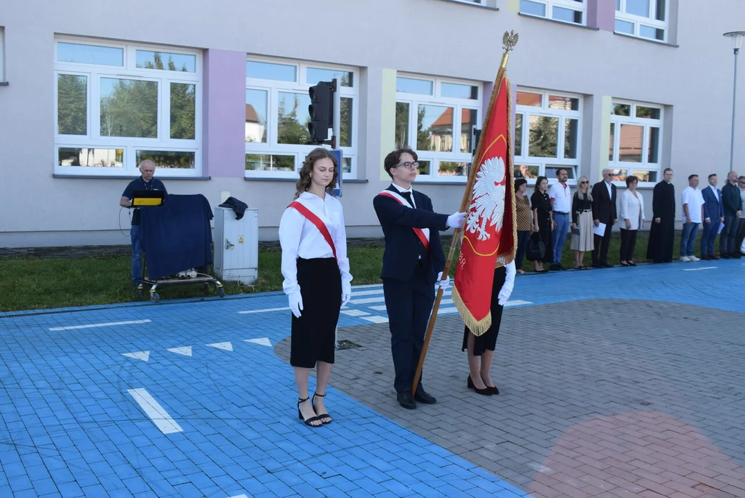 Rozpoczęcie roku szkolnego w SP 1 w Lubartowie (zdjęcia) - Zdjęcie główne