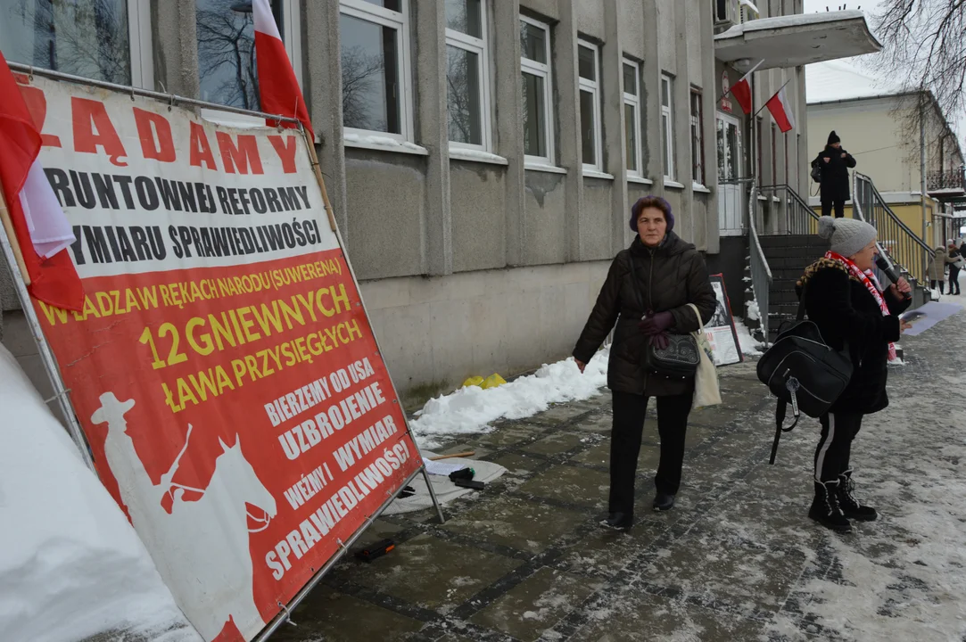 Protest przed Sądem Rejonowym w Opolu Lubelskim